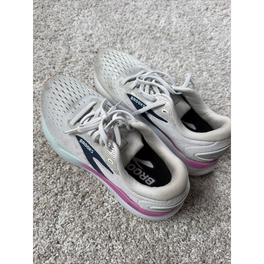 Brooks Ghost 16 Womens Size 6 Running Shoes White Pink  Blue